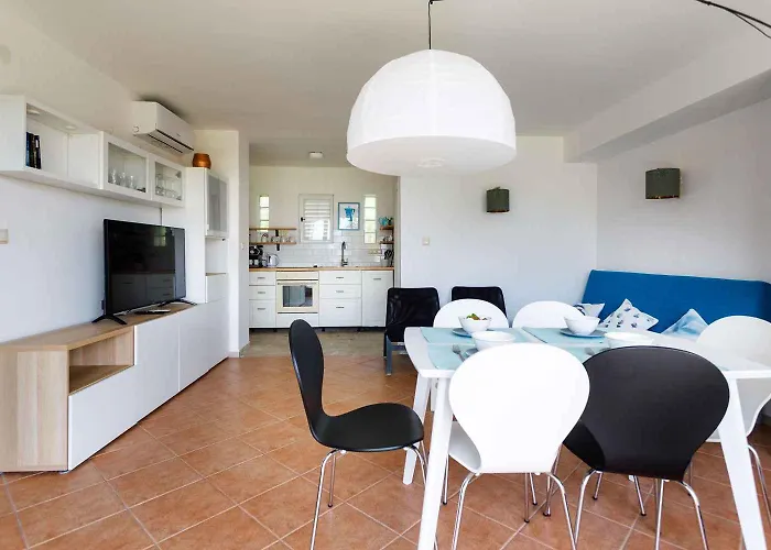 In - Insel Krk 43300 * مالينسكا